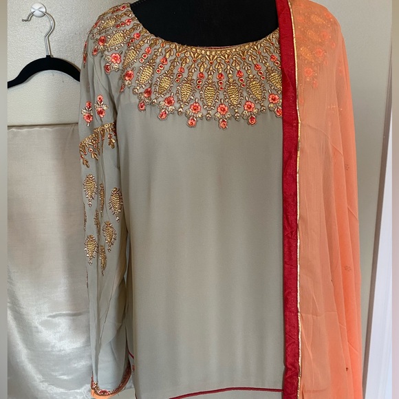 Palazzo Suit - Picture 2 of 5